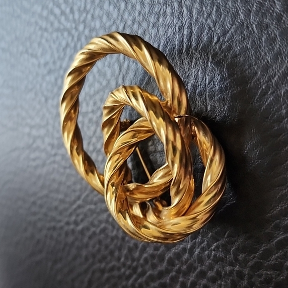 Jewelry - VTG brooch